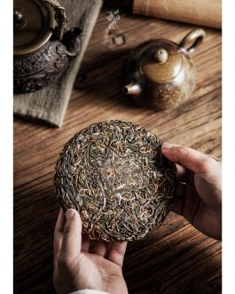 Laobanzhang Raw Puerh Tea Treasure Chinese Tea Energy Drink Aids Digestion Rich and Mellow ldeal Collectible Gift