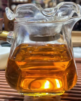 2000 Yiwu Ripe Puerh Tea Cake 357g Dry-aged for 20 years · A masterpiece of raw tea cake collection